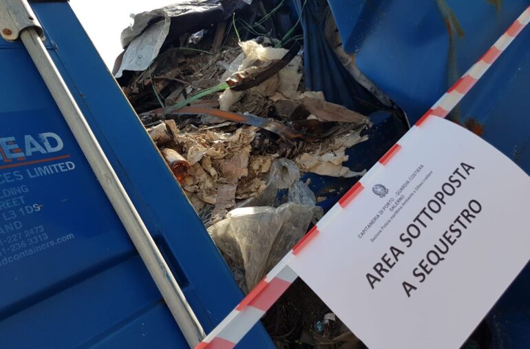 Traffico illecito di rifiuti: arrestati funzionario della Regione Campania e 14 imprenditori