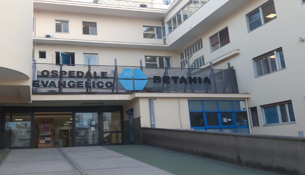 Aggredisce guardia giurata all’ospedale Villa Betania di Ponticelli