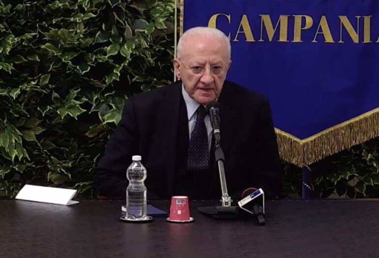 De Luca annuncia: “In Campania buono di 600 euro a favore dei neo genitori”