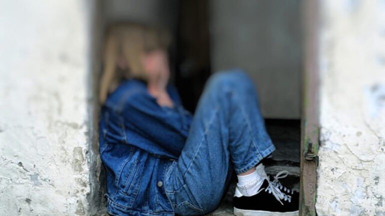 Salerno, violenta una ragazzina: arrestato giovane di 22 anni