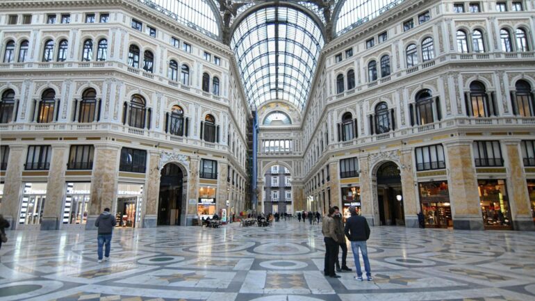 Napoli, messa in sicurezza della Galleria Umberto I: riunione in Prefettura