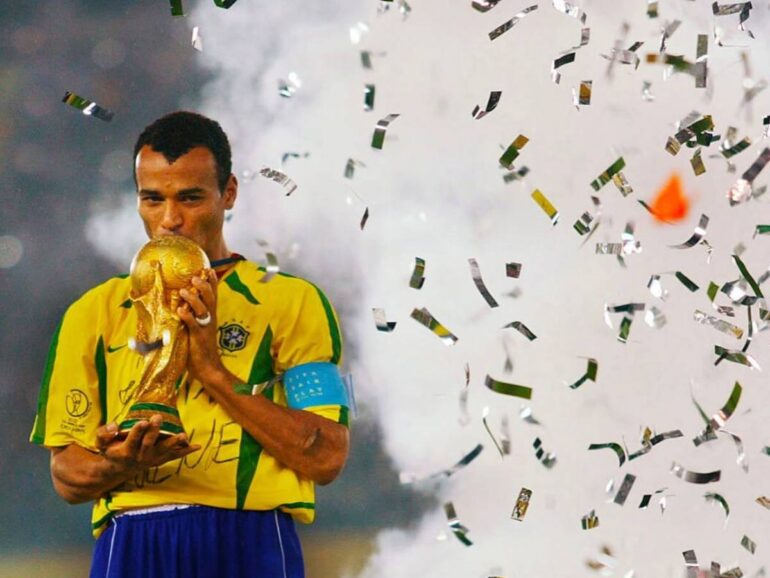 Sommerso dai debiti, Cafu costretto a mettere all'asta la sua megavilla in Brasile