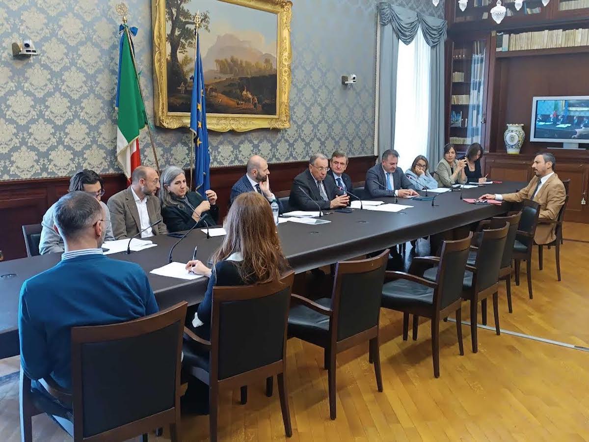 Napoli: riunione in Prefettura per spazi colonnato Piazza Plebiscito
