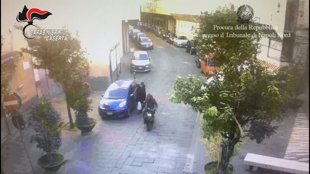 Aversa, arrestato scippatore “seriale”: 4 furti con strappo a donne e furto in un negozio