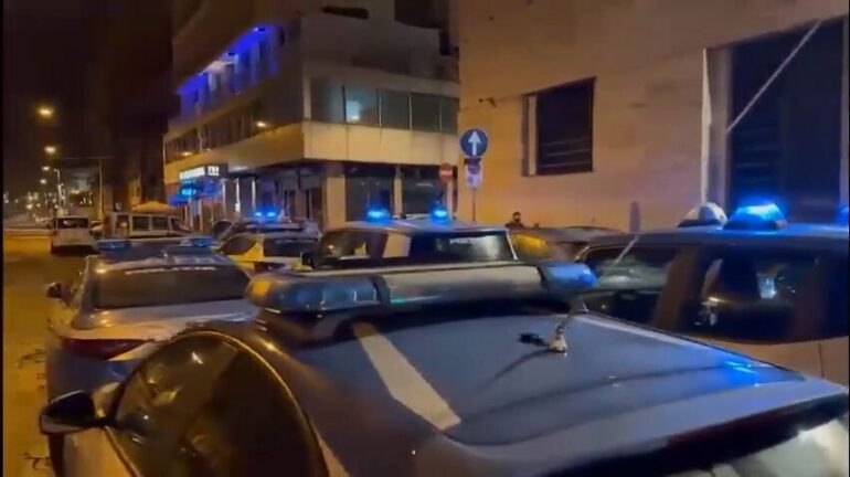 Rione Traiano, 48enne evade dai domiciliari e va in giro su moto rubata: arrestato