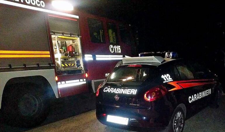 Bacoli incendio distrugge concessionaria: 5 auto e 1 moto distrutte, 4 danneggiate