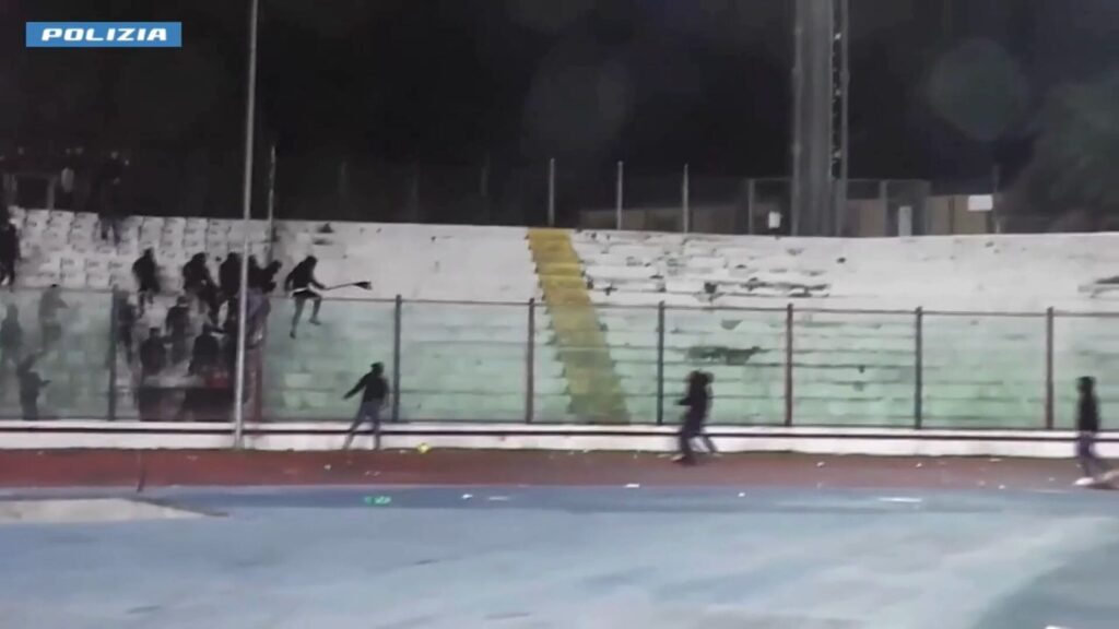 Scontri tra tifosi in Caserta-Foggia: 14 Daspo per 56 anni totali
