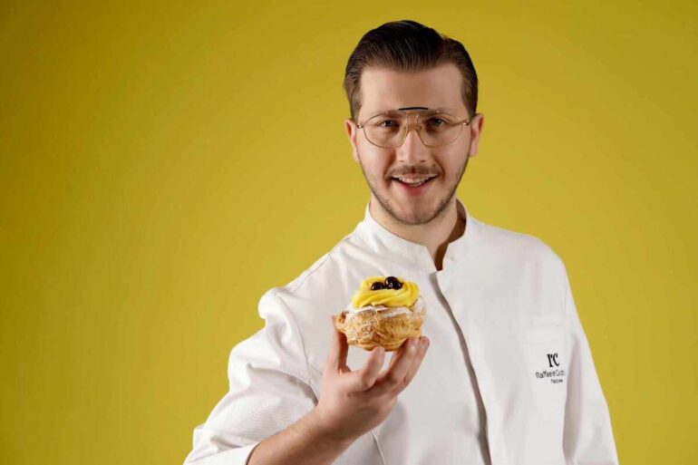 Raffaele Caldarelli celebra Napoli e l’artista Vincenzo Russo nella campagna promozionale della zeppola di San Giuseppe