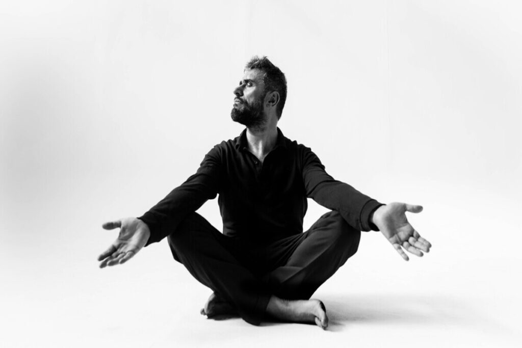 Parte da Napoli lo spettacolo ‘L’infinito dei campi di Grano’ di Roberto Michelangelo Giordi