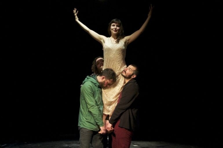 Debutta in Sala Assoli ‘Supernova’ di Mario De Masi. Storia di una famiglia dalla generazione fino al collasso