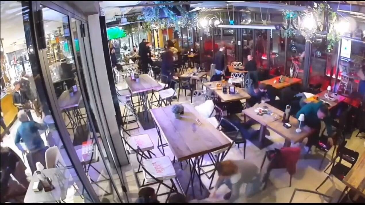 Frosinone: il killer del bar confessa di aver ucciso una donna contesa e si cercano complici.