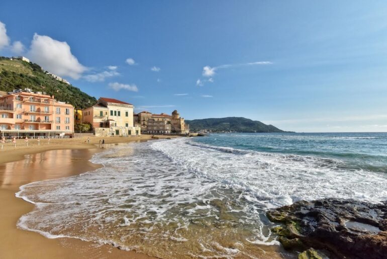 Castellabate, interventi per la mitigazione dei fenomeni di erosione costiera