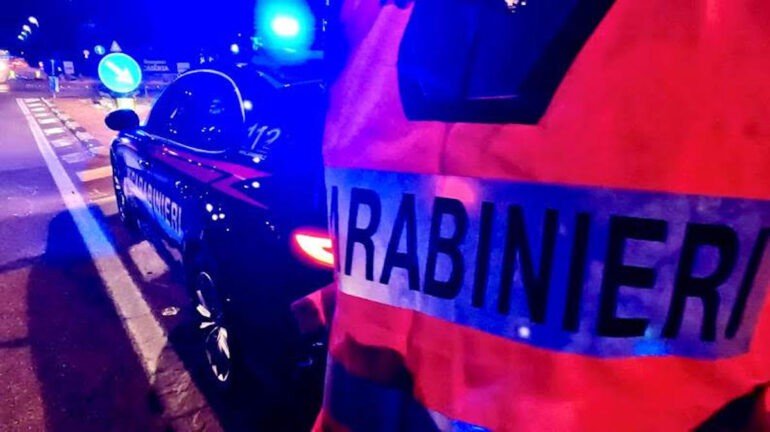 Caserta, tenta truffa dello specchietto: denunciato 33enne 