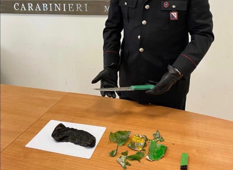 Succivo, 63enne arrestato per aver lanciato una bottiglia molotov contro un escavatore