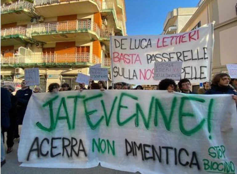 De Luca ad Acerra: “La quarta linea dell’inceneritore non si farà”