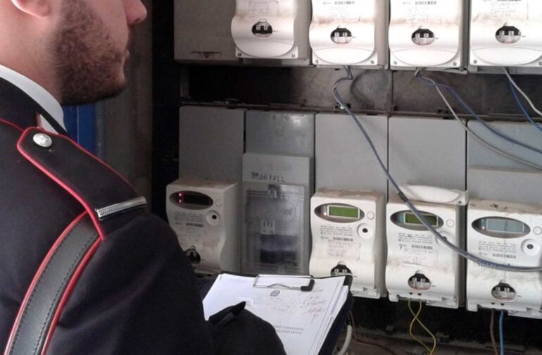 Avellino, manomette il contatore e ruba energia elettrica: denunciato 60enne
