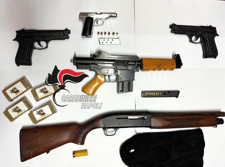 Armi d’assalto in un condominio della 219 a Pomigliano d’Arco, sequestro dei carabinieri