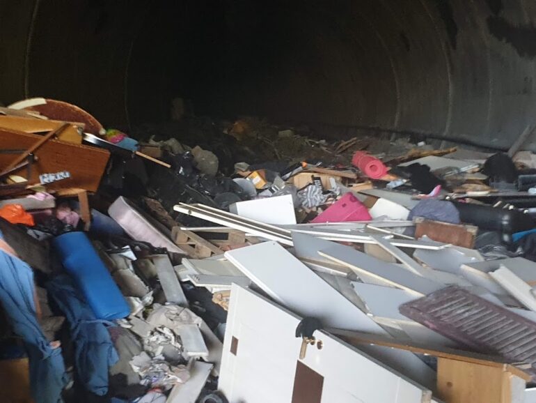 Arzano, niente bonifica: il cimitero dei rifiuti tombati resta ancora al proprio posto