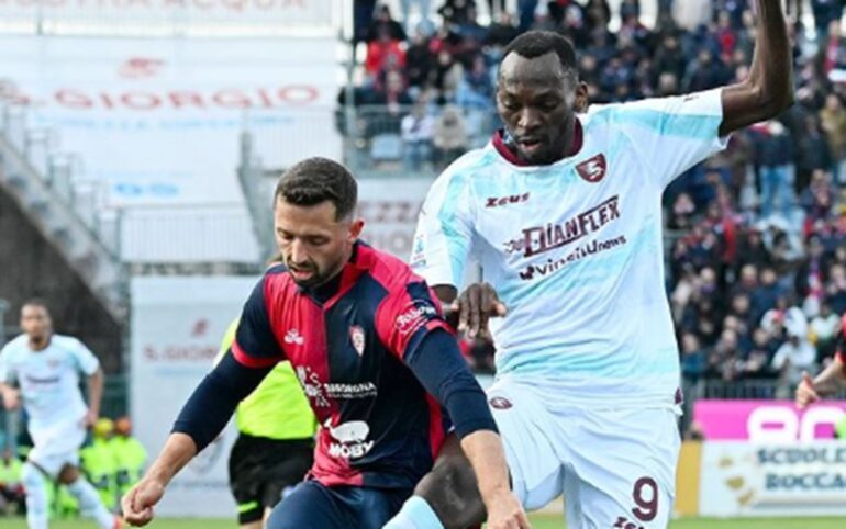 La Salernitana cade anche a Cagliari: la B ora è quasi una certezza