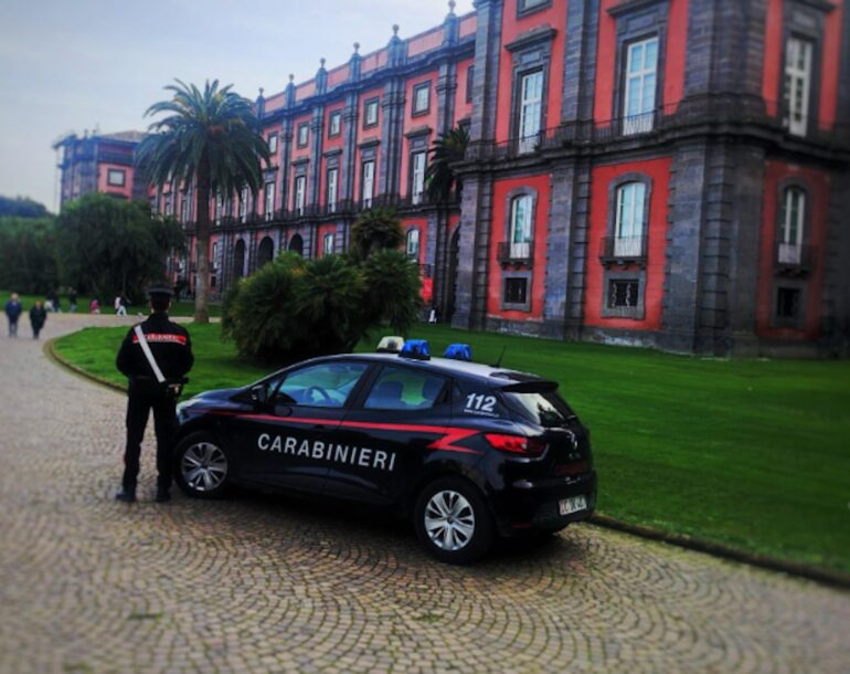 Napoli, furti a Capodimonte: denunciati due uomini. Uno faceva il tassista abusivo con un “kit da scasso” a bordo