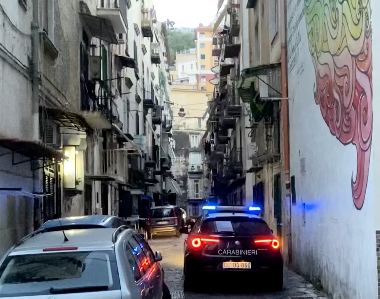 Carabiniere fuori servizio arresta borseggiatore a Montesanto, Napoli