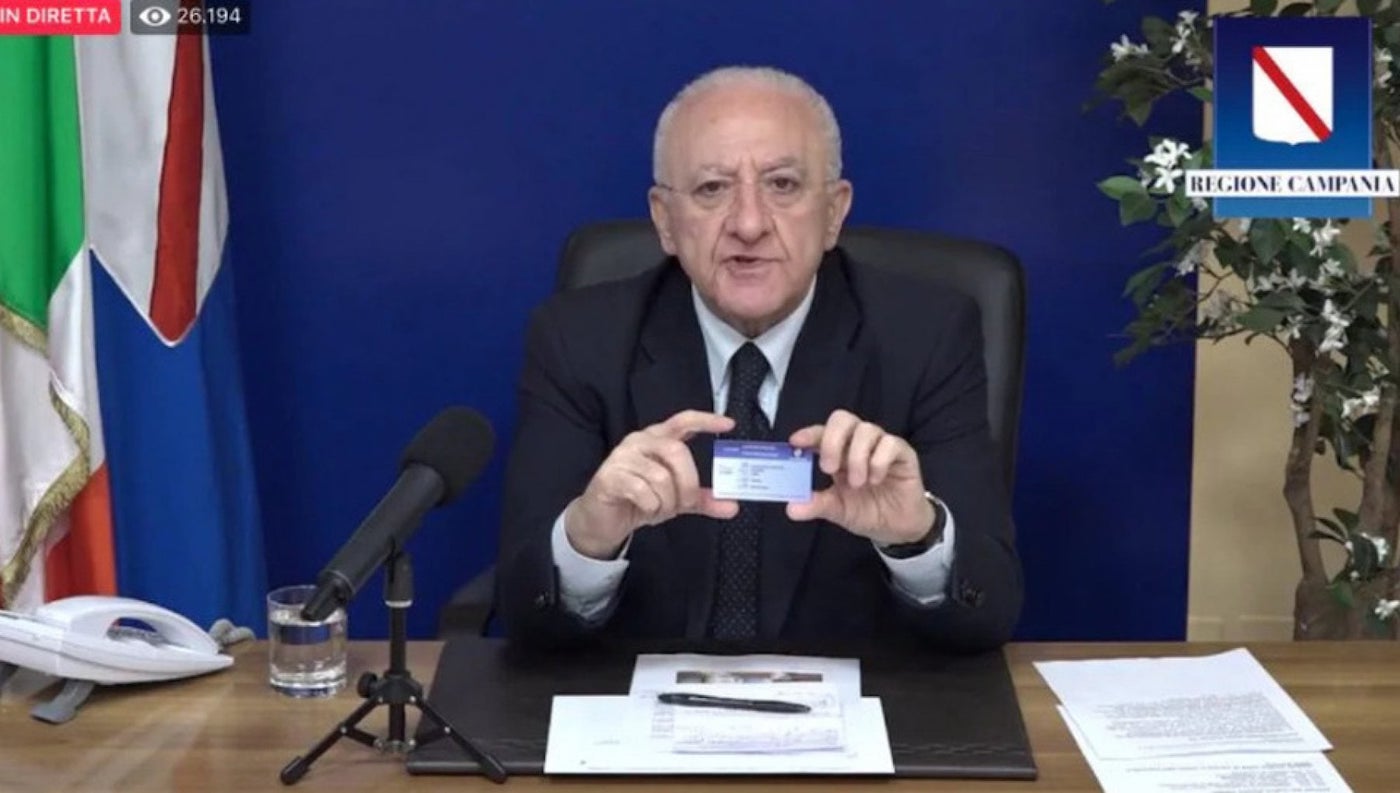 Governatore Campania De Luca a processo per card vaccini Covid