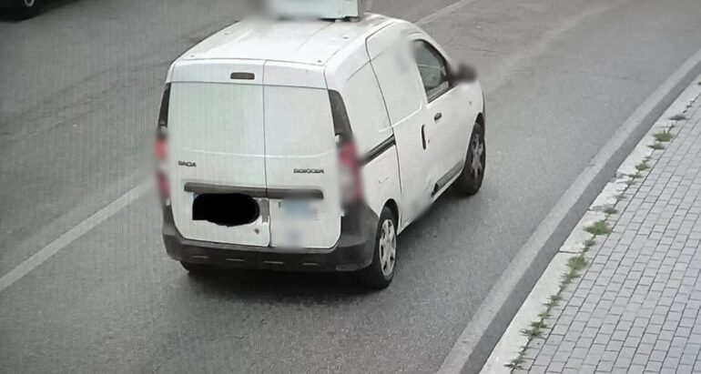 Marigliano, in fuga col furgone di latticini: arrestati i 3 ladri