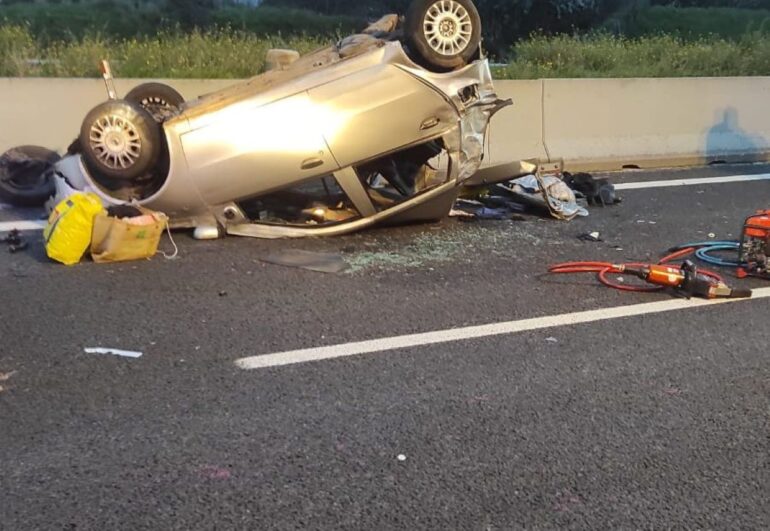 Auto si ribalta, due giovani feriti nell’Avellinese