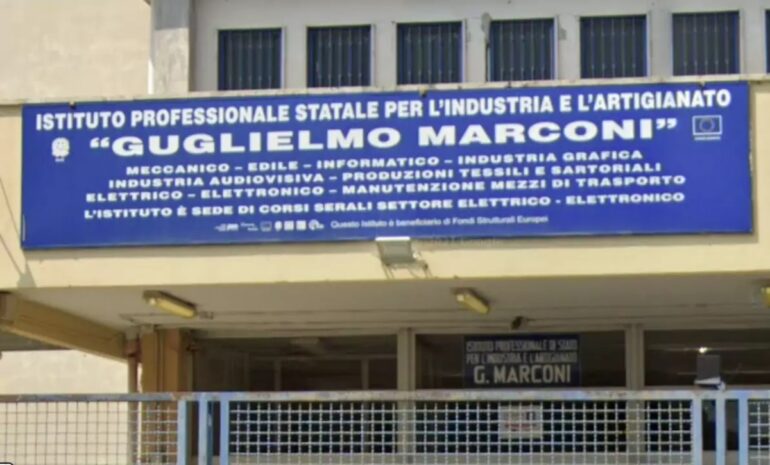Choc in scuola a Giugliano: alunna 14enne accusa malore in classe e muore poco dopo