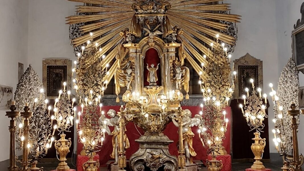 Pasqua a San Domenico Maggiore con la visita guidata per scoprire la Macchina delle Quarantore