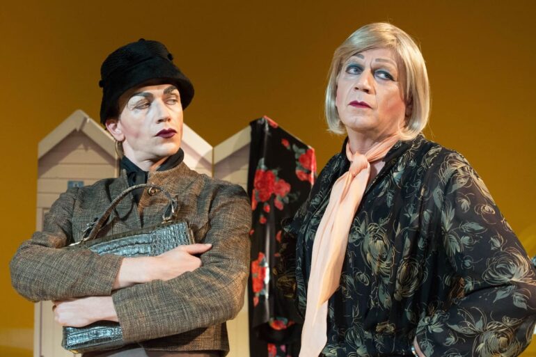 Al Teatro Sannazaro ‘Le cinque rose di Jennifer’ di Annibale Ruccello con Geppy Gleijeses e Lorenzo Gleijeses