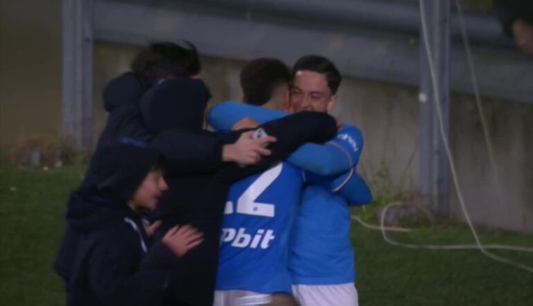 Raspadori è ancora il giustiziere della Juve: festa Napoli al Maradona