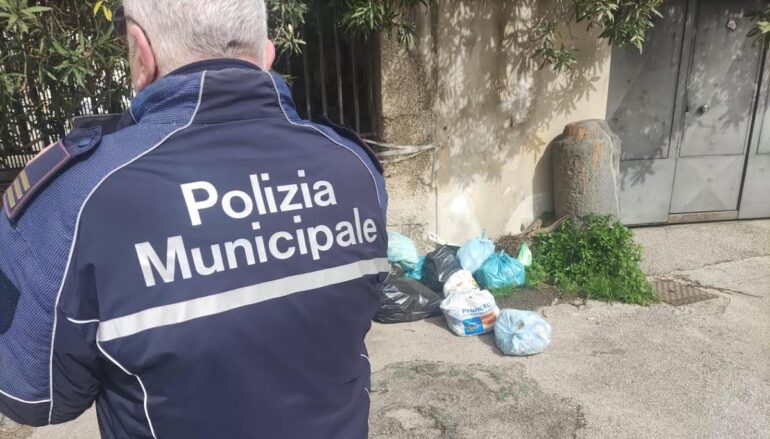 Pianura, sequestrati 500 kg di alimenti e sanzioni per 15.000 euro ai commercianti