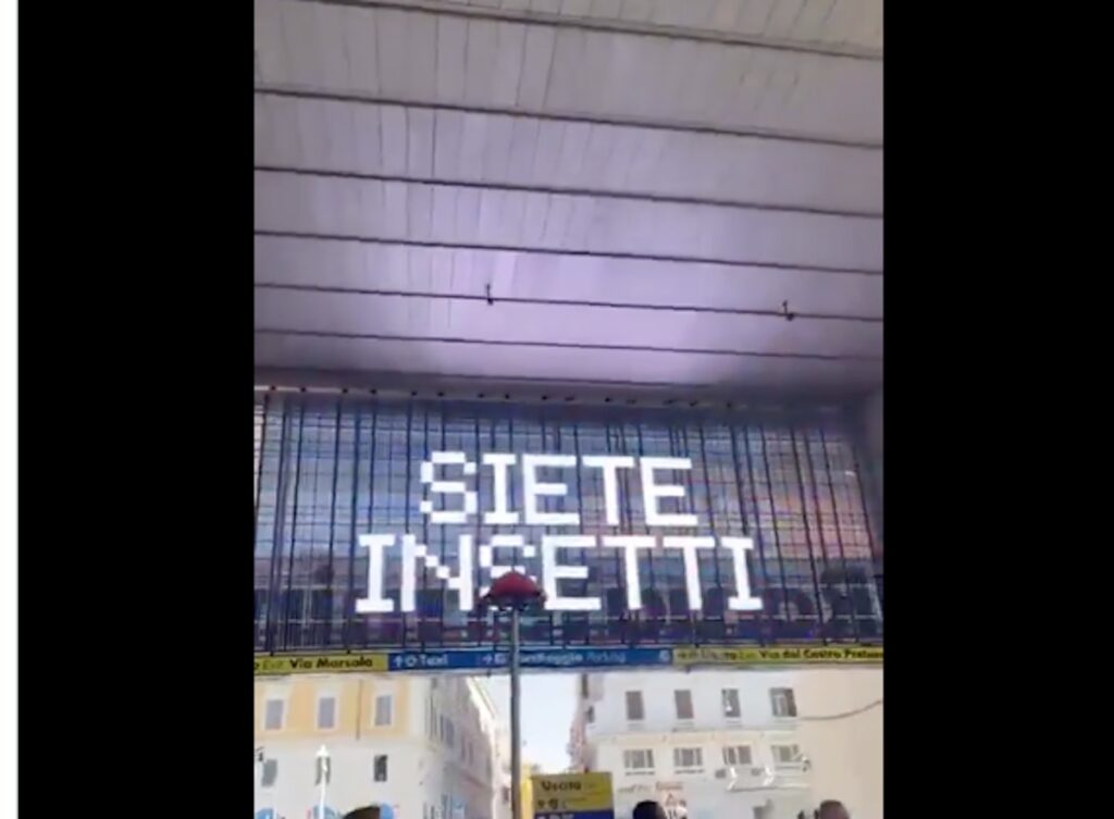 “Siete insetti”: la campagna Netflix nelle stazioni che ha fatto impazzire i social