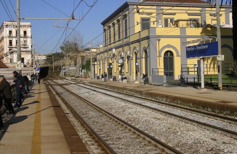 portici-ercolano investito stazione