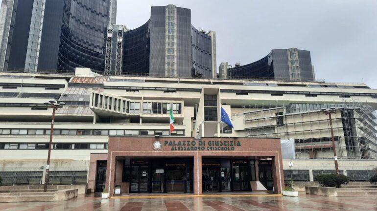 Spari contro il Tribunale di Napoli, Pol.i.s. e Anm: “Atto vile e inaccettabile”