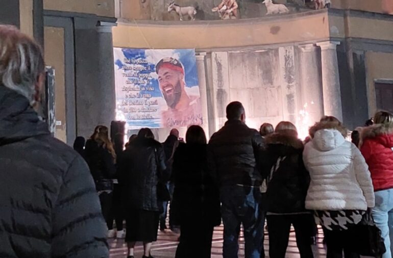 Castellammare, “trigesimo show” per il Fasano: musica, fuochi e palloncini all’Acqua della Madonna
