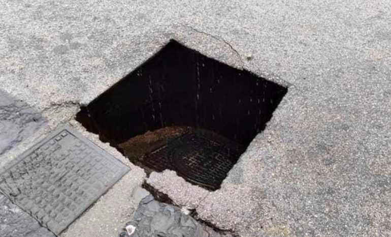 Altra voragine a Napoli: dopo il Vomero tocca a Fuorigrotta. La rabbia dei residenti