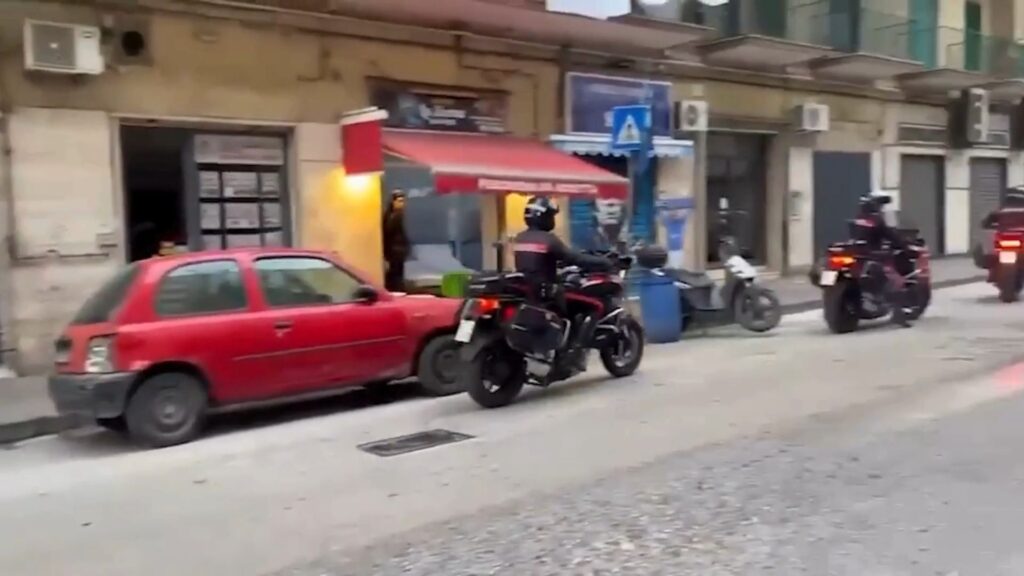 Fuorigrotta: Two guns, drugs and money seized