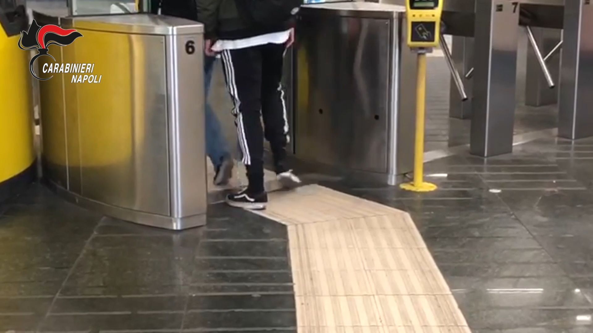 Napoli, arrestato il borseggiatore della Metro