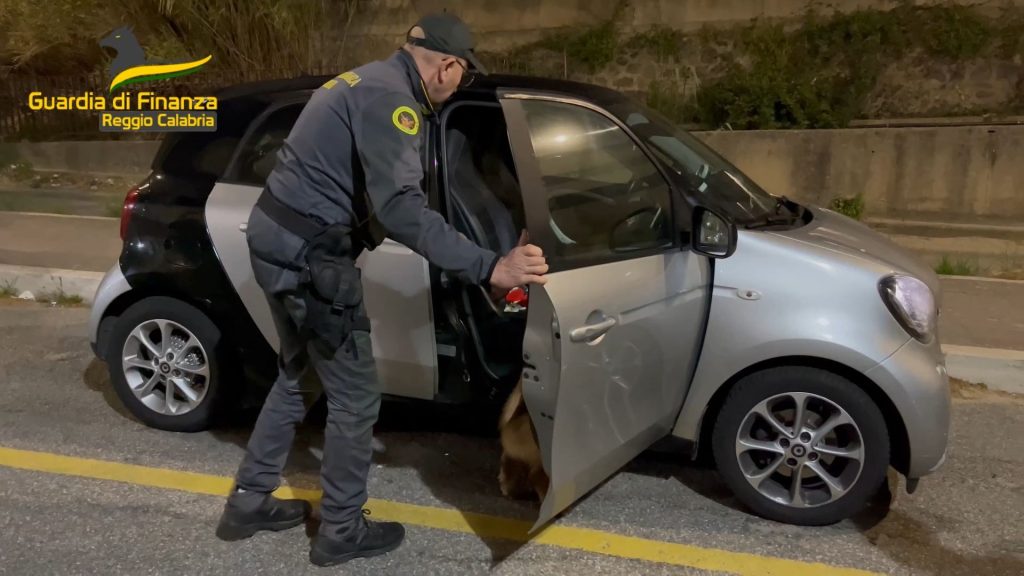 Arrestato a Villa San Giovanni corriere della droga napoletano con 18 chilogrammi di hashish