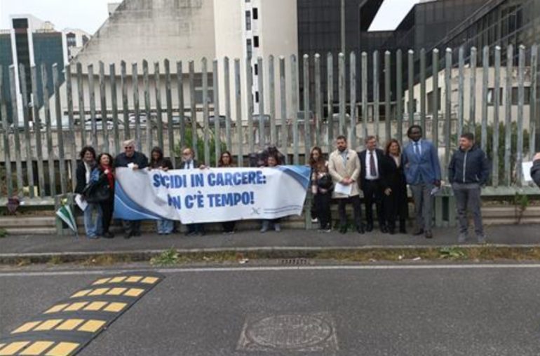carceri 302 suicidi