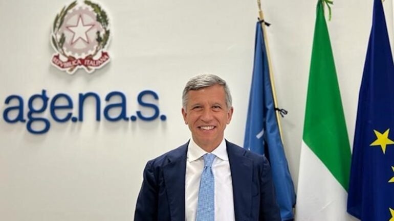 Sospeso il presidente Agenas, Enrico Coscioni: lasciò garza in un paziente
