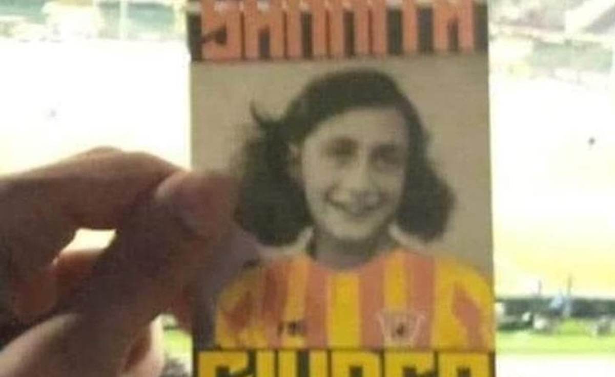 Choc ad Avellino: allo stadio con foto di Anna Frank con maglia del Benevento, indagini in corso