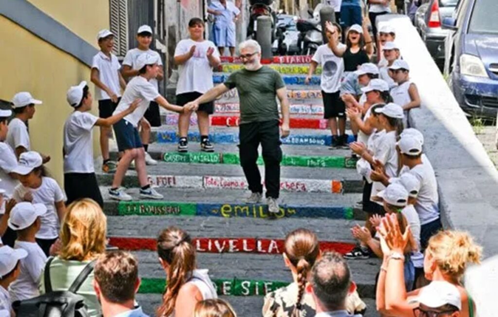 Sosta abusiva blocca l’uscita dell’asilo: le mamme degli alunni in protesta a Napoli