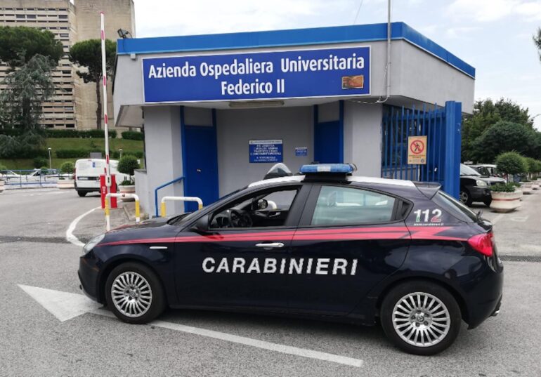 Napoli, litiga in strada davanti al Policlinico e muore d’infarto 62enne di Vico Equense