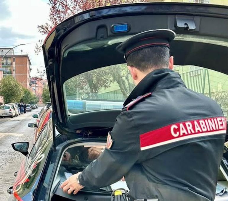 Gricignano di Aversa, rubano prodotti alimentari nel deposito dove lavorano: denunciati