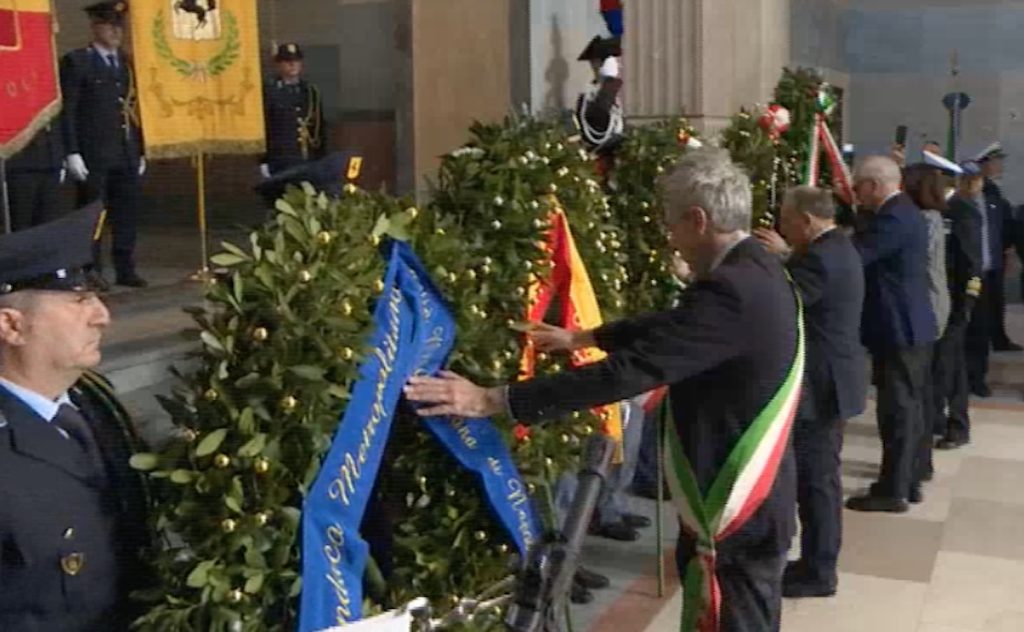 Napoli ricorda il 25 Aprile: “Viva l’Italia antifascista!”. Cgil e Anpi leggono la Costituzione