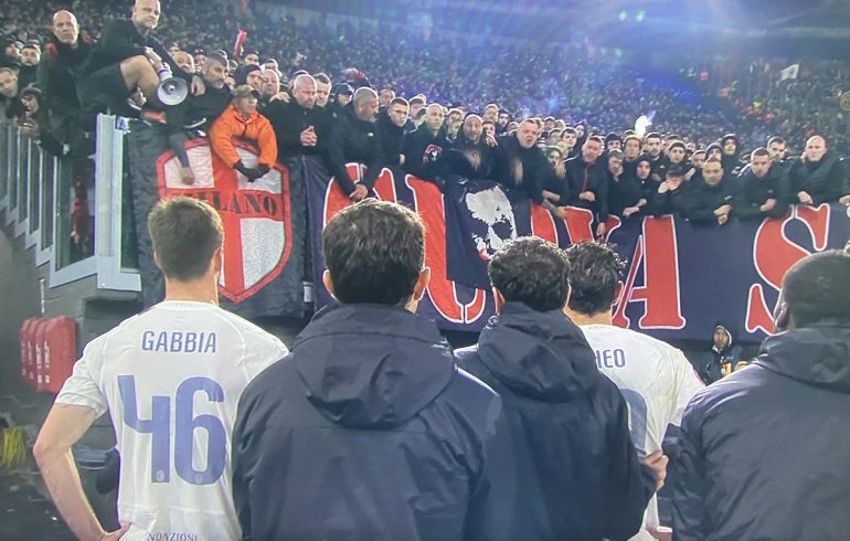 Milan fuori anche dall’Europa League, la Curva Sud scarica Pioli: “Serve cambio di rotta”