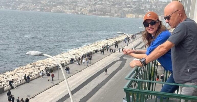 Luisa Ranieri and Luca Zingaretti and the social photo of Easter in Naples